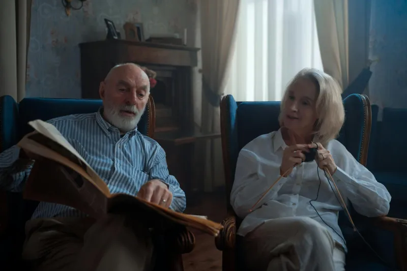 The 5-Pound Sunday That America Shared: When News Was a Family Event